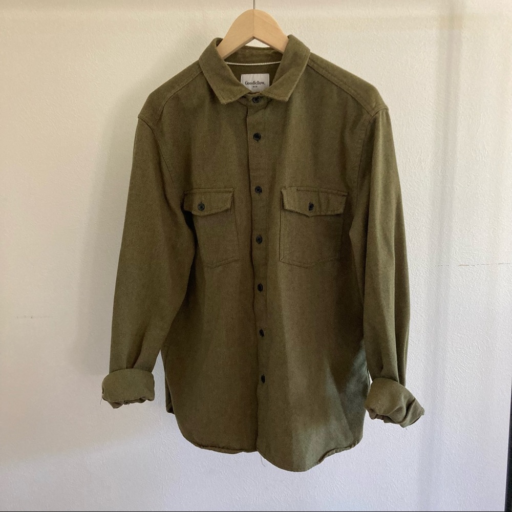 Men’s Olive button up. Size L